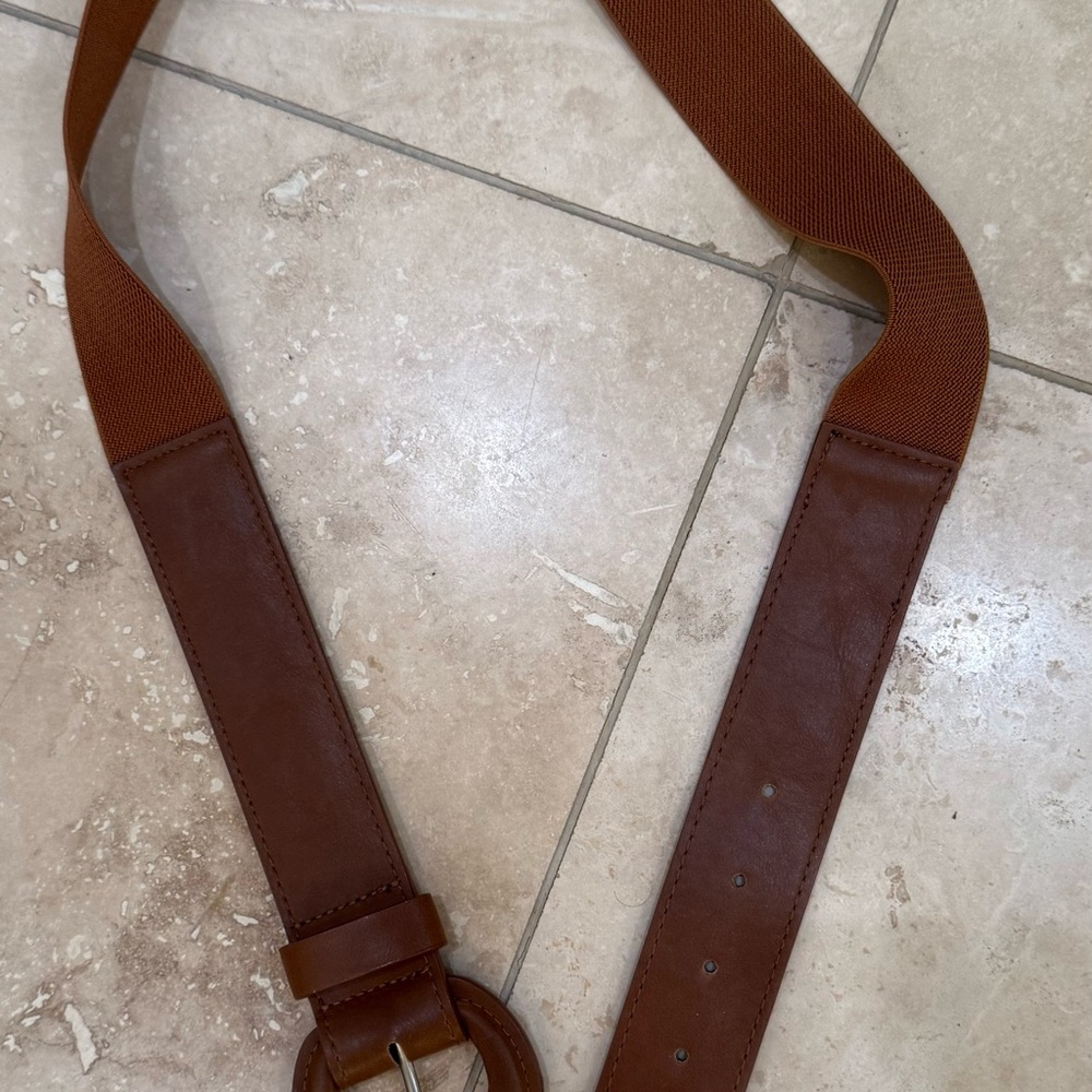 Lp Blue Linea
Pelle brown elastic/leather Belt Sz L